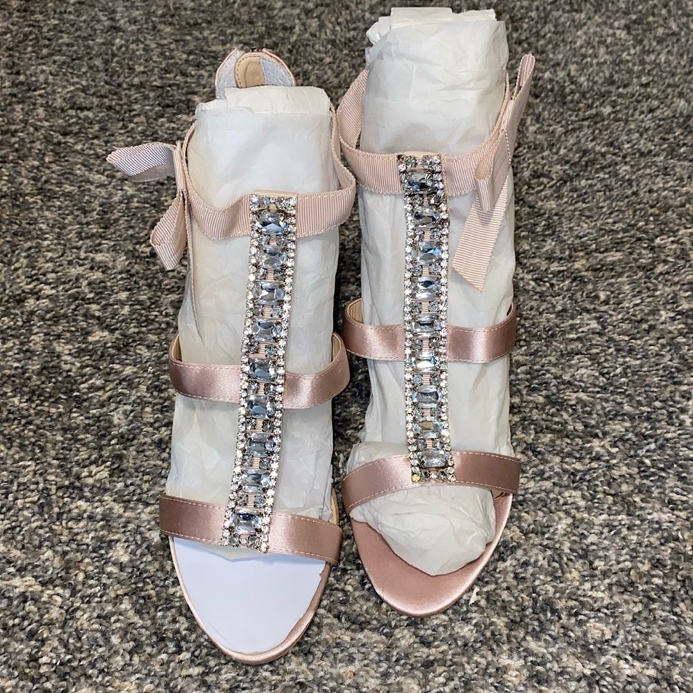 JEWEL by Badgley Mischka Satin Rhinestone BLING Heels NWOT